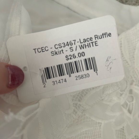 White skirt - Picture 3 of 3